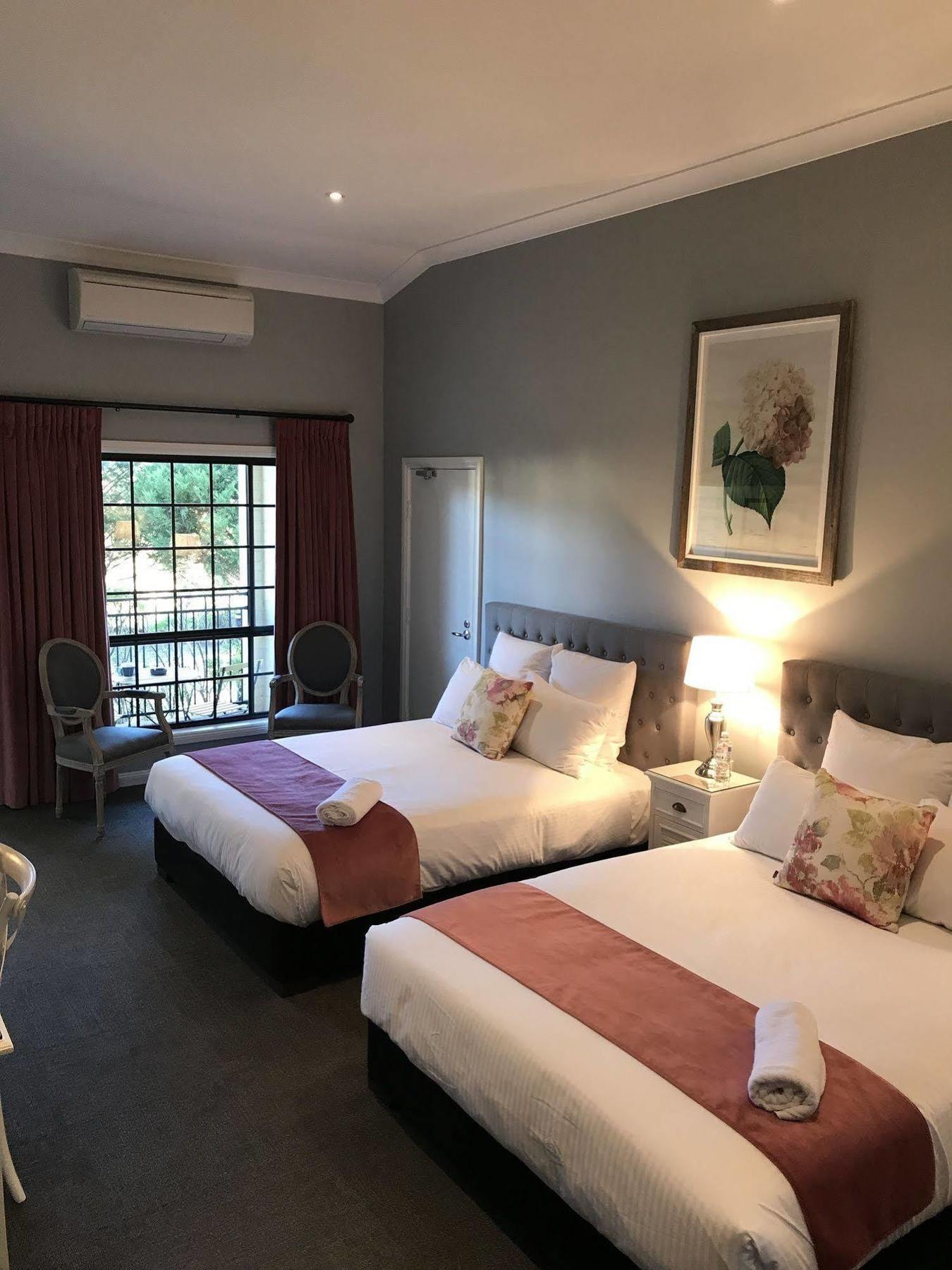 Camden Valley Inn Esterno foto
